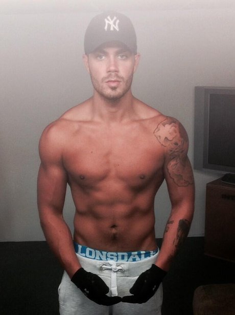 The Wanted S Max George Shows Off Muscles In New Sefie Capital