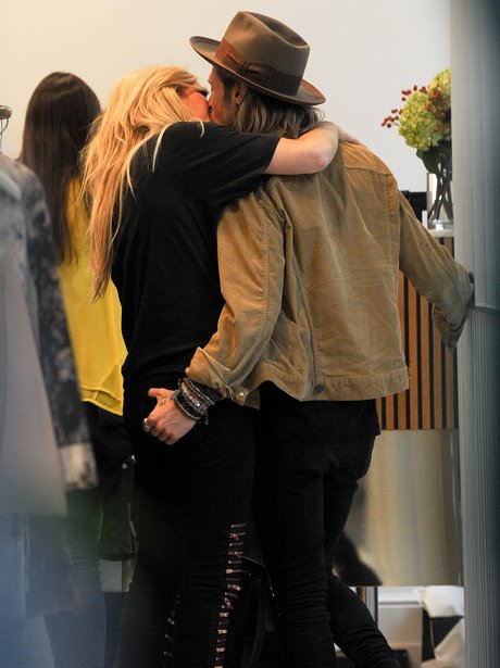 A Cheeky Kiss From Ellie Goulding And Dougie Poynter This Week S Must See Pictures Capital