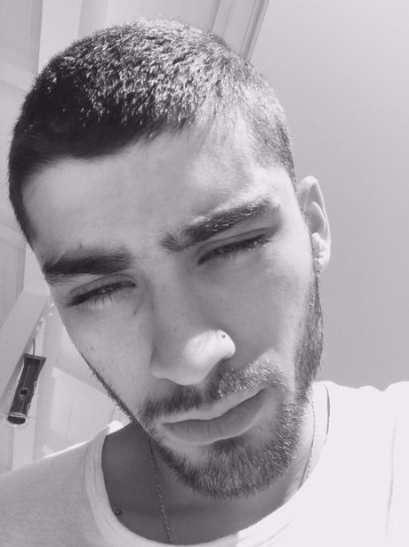 Zayn Poses For A New Selfie And Continues To Break Hearts With His Handsome Looks Capital 