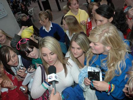 JLS fans surround Capital