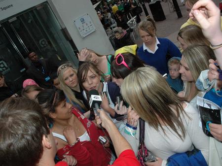 JLS fans surround Capital