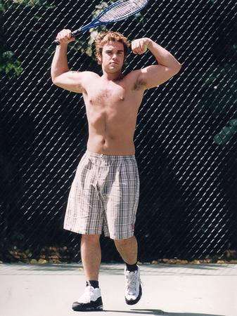 Robbie spotting Gary Barlow across the tennis court?