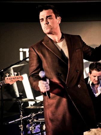 Robbie Williams - iTunes Live From London