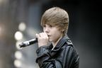 Image 9: Justin Bieber on stage