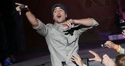Enrique Iglesias live and posed
