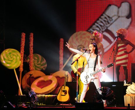 katy perry performing live