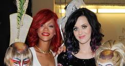 Singers Rihanna and Katy Perry