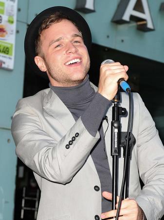 olly murs busking in london