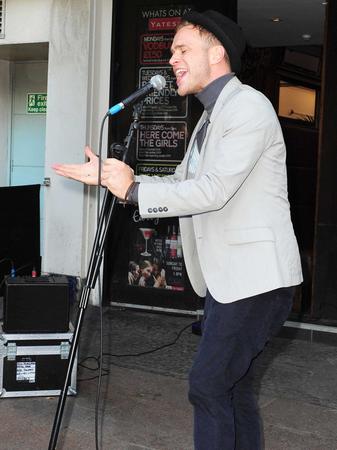 olly murs busking in london