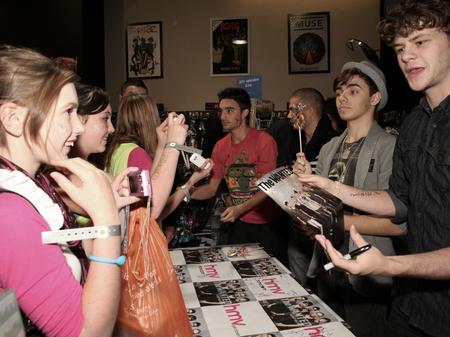 the wanted meet signing at hmv