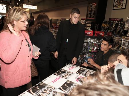 the wanted meet signing at hmv
