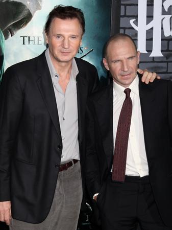 ¿Cuánto mide Liam Neeson? - Altura - Real height - Página 2 Liam-neeson-and-ralph-fiennes-1289903472-view-0