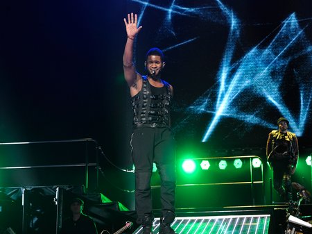 usher omg tour