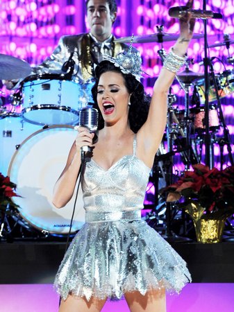 katy perry performing