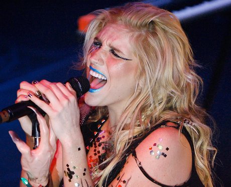 ke$ha live on stage