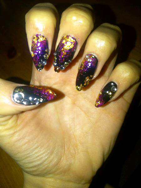 Jessie J shows off her new nails for the BRITs on 