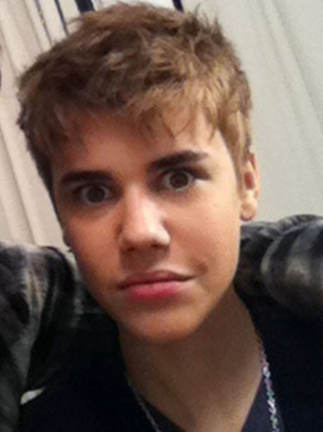 Justin Bieber cuts his hair for charity