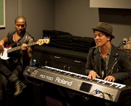 Lenny Kravitz and Bruno Mars in the studio