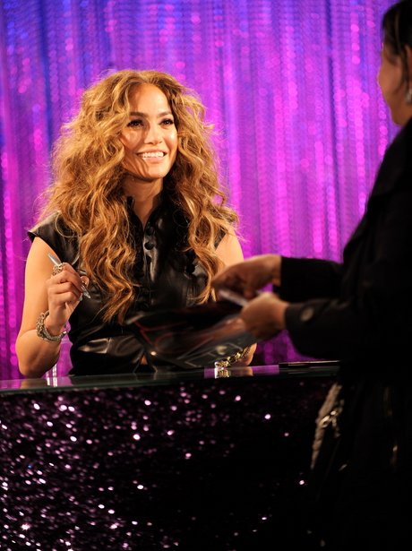 jennifer lopez signing