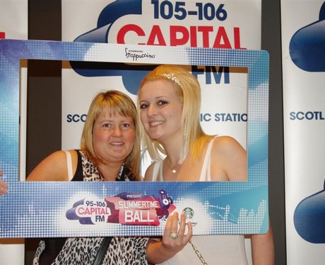 Snaps of Fans of Olly Murs at his Glasgow Show May