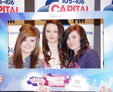 Snaps of Fans of Olly Murs at his Glasgow Show May