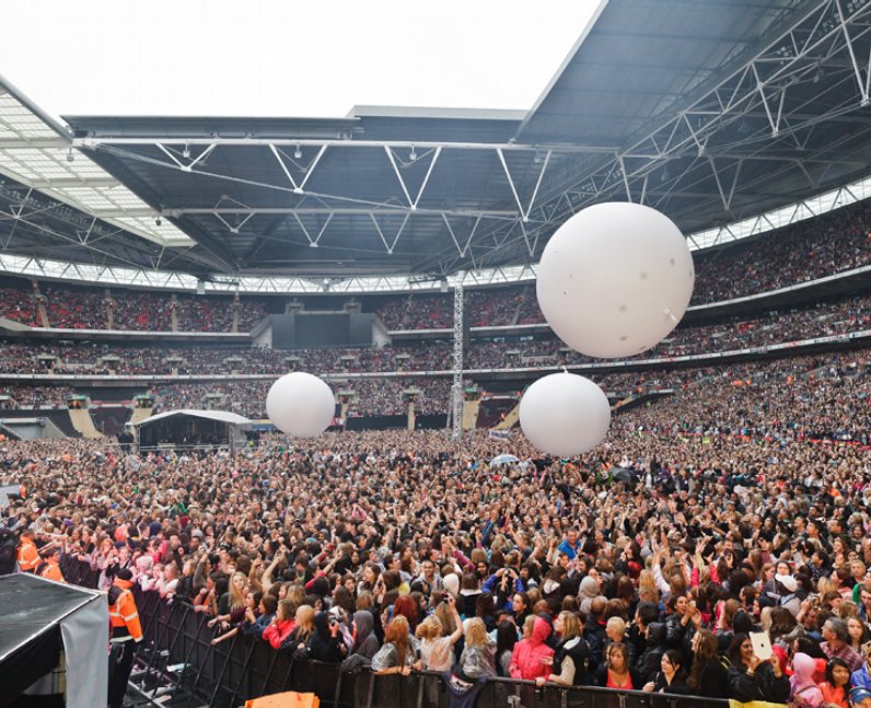 Crowds at the Summertime Ball 2011  