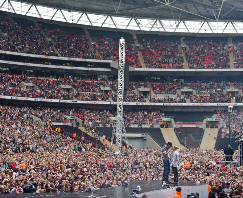 Enrique live at the Summertime Ball 2011 