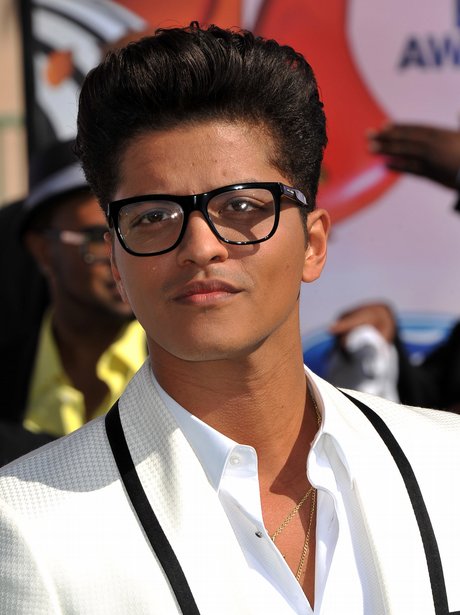 7. Specs Appeal - Bruno Mars: 24 Reasons Why He's The Coolest Man In ...