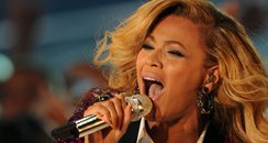 2011 MTV VMAs On Stage - Beyonce