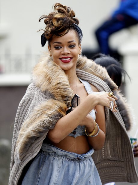 Rihanna Wraps Up Filming In Belfast - Rihanna Mobbed During 'We Found ...