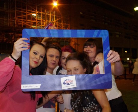 Manchester goes Rihanna Mad