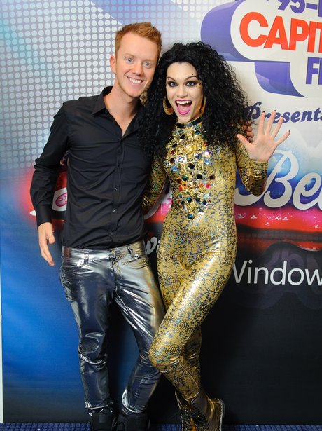 jessie J with James Barr backstage at the 2011 Jin