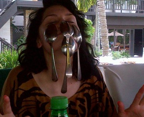 Jessie J sticking spoons on her face