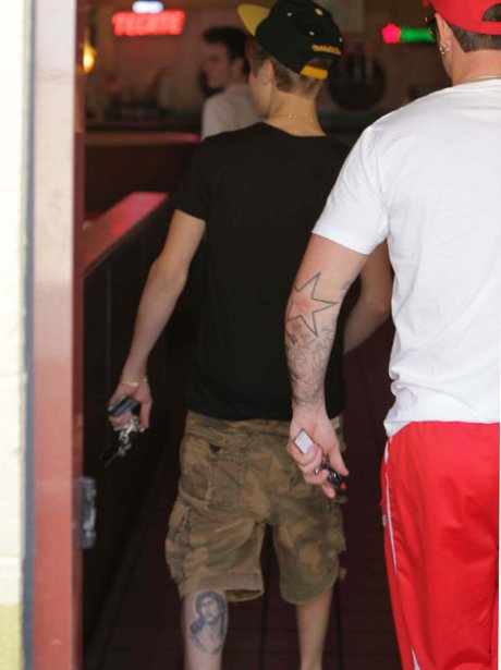 Justin bieber shows off new jesus tattoo