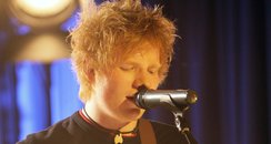 Ed Sheeran performs live at the 2012 BRIT awards n