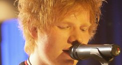 Ed Sheeran performs live at the 2012 BRIT awards n