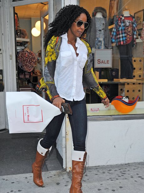 Kelly Rowland shopping