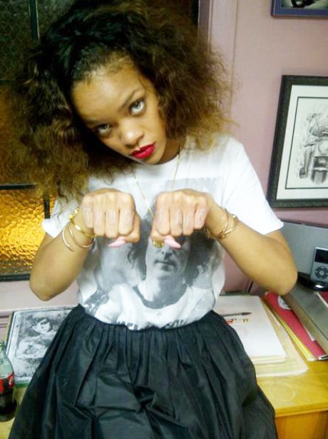 Rihanna twitter