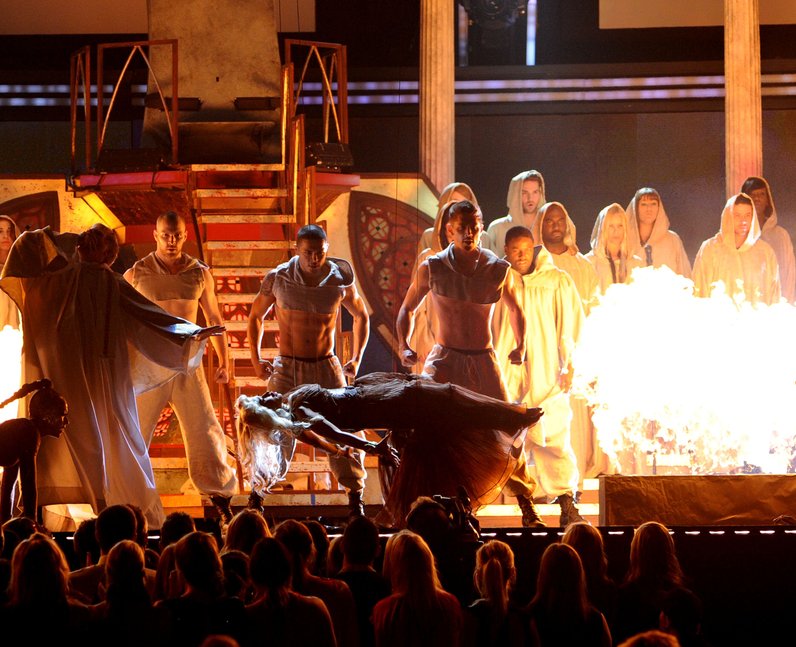Nicki Minaj perfroms at the 2012 Grammy Awards