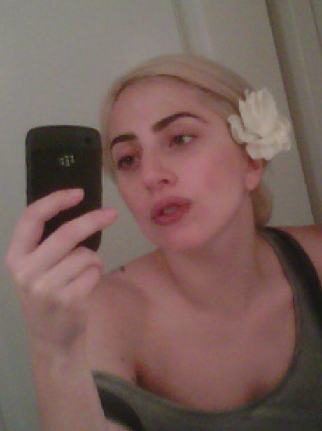 Lady Gaga wearing no make-up