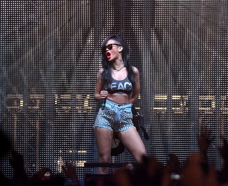 Rihanna live
