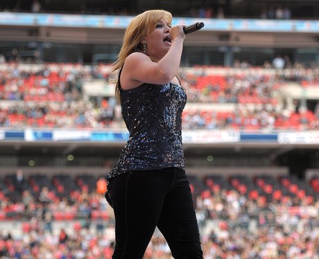 Kelly Clarkson live at the Summertime Ball 2012