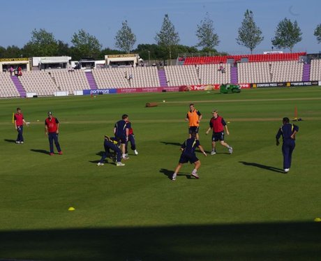 Ageas Bowl - Tweet Us