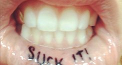 Ke$ha shows off lip tattoo