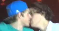 Niall Horan Harry Styles Kiss
