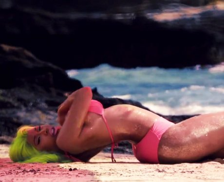 Nicki Minaj- 'Straships'