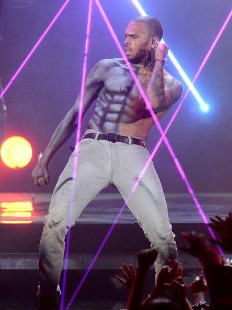 Chris Brown shows off his six pack