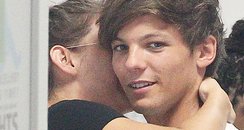One Direction's Louis Tomlinson Kisses his Girlfri