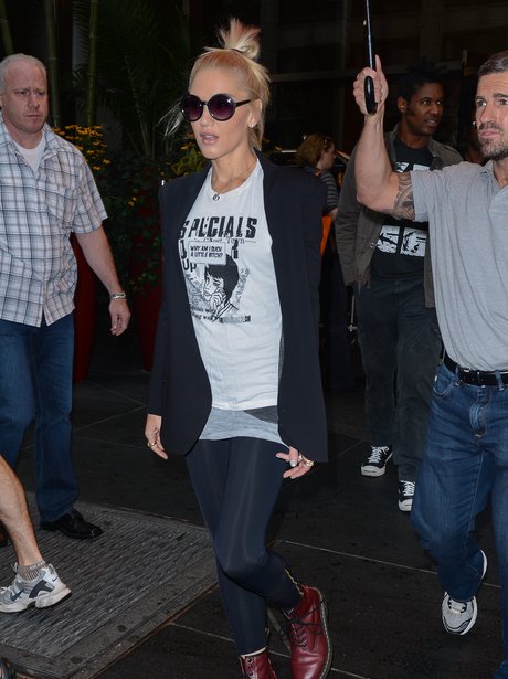 Gwen Stefani outside Manhattan hotel