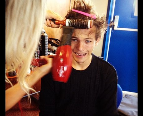 Here is Louis having his haircut. Now we know why he ALWAYS looks so  good... - Louis... - Capital